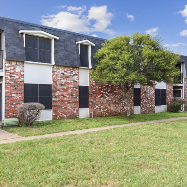 the-midway-waco-tx-clean-and-inviting-2-story-apartment-com